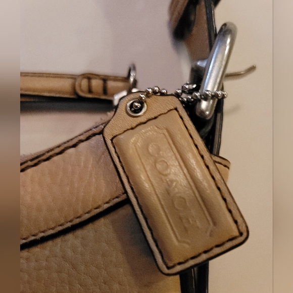 Vintage Coach Crossbody - Picture 4 of 8